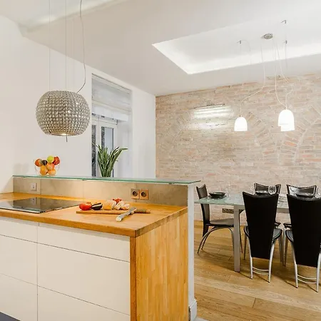 Luxurious Aprtment In The Center *