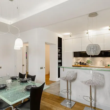 Luxurious Aprtment In The Center דירה *