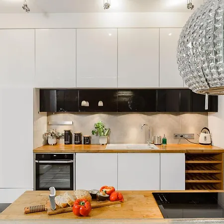 Luxurious Aprtment In The Center דירה *