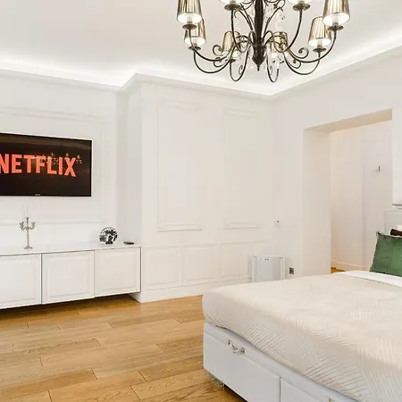 דירה Luxurious Aprtment In The Center *